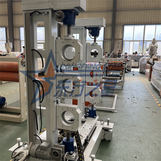 Extruder lembaran PA dipasang