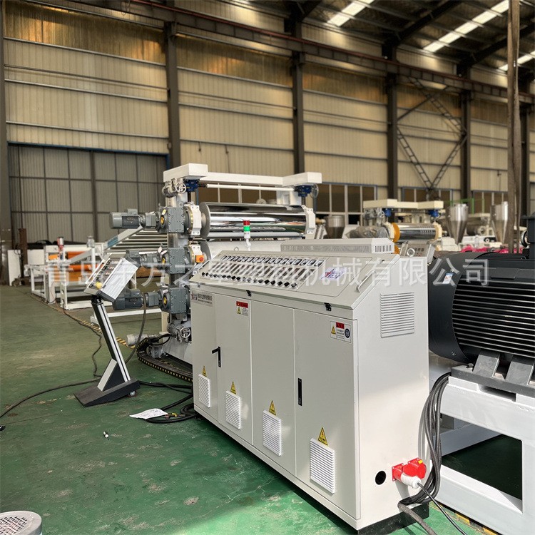 Lawatan pelanggan untuk PVC Diamond Pola Plate Line untuk penternakan