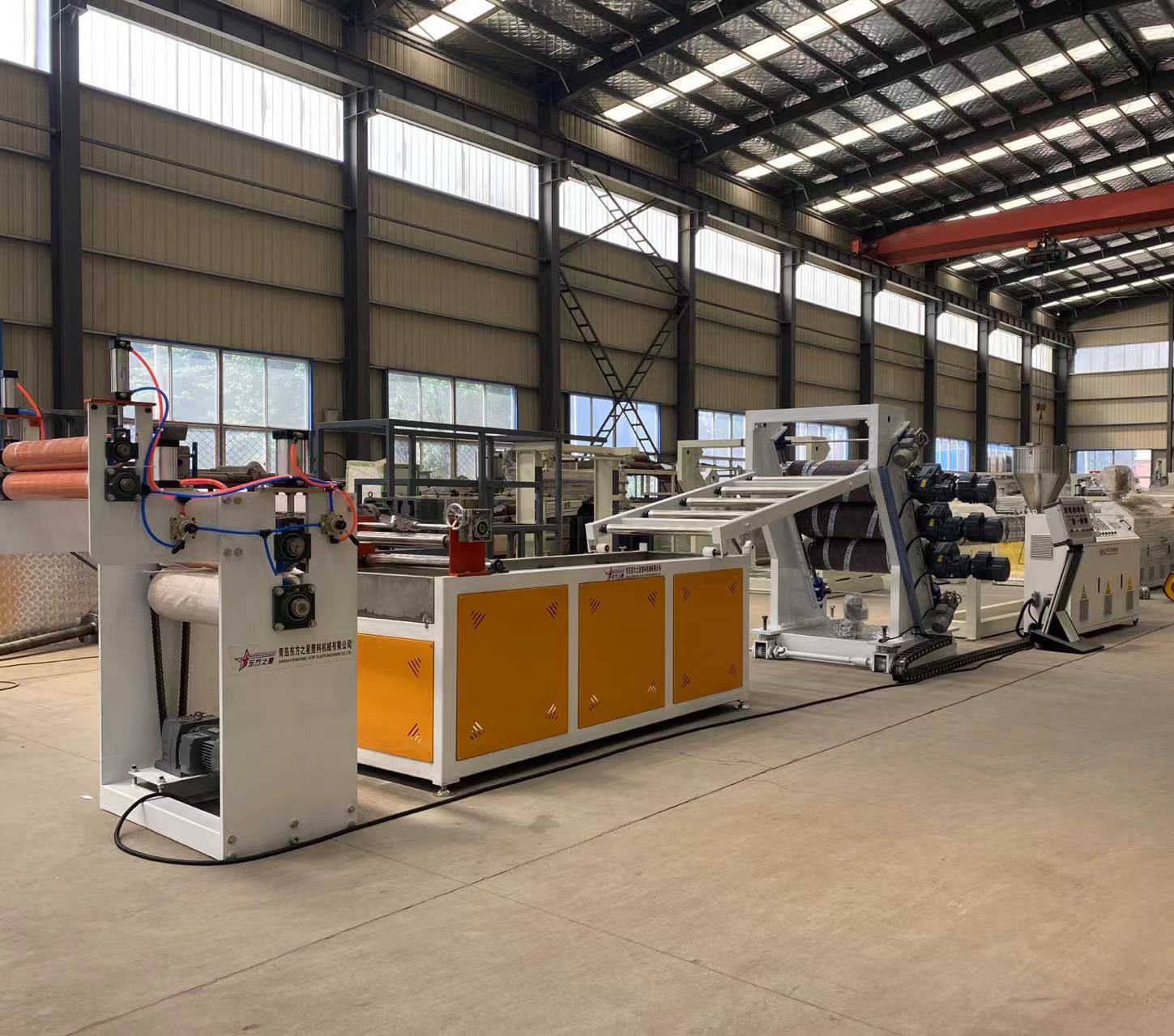 Penyelesaian Line Profesional Pintu Pintu PVC Profesional Membolehkan Pengeluaran Tirai Pintu Perindustrian yang Cekap