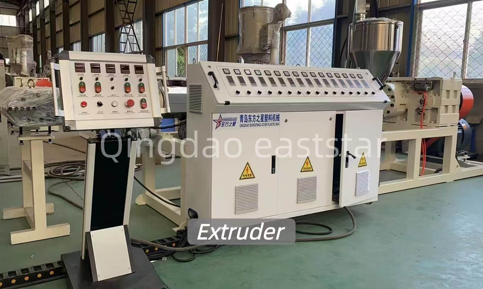 Barisan pengeluaran papan saliran PE